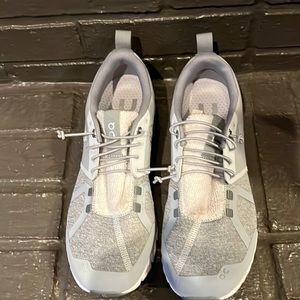 On Cloud performance running shoes